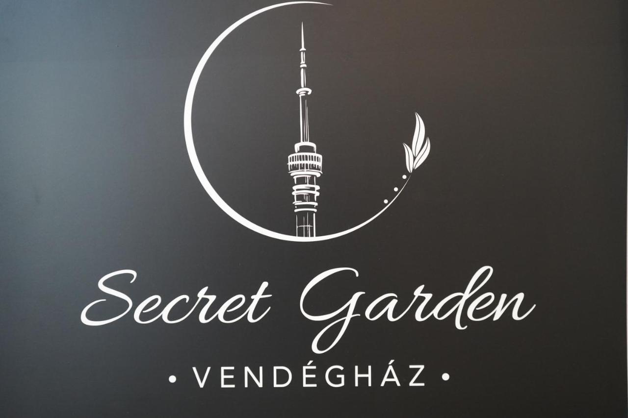 Secret Garden Vendeghaz Hotel เปตช์ ภายนอก รูปภาพ